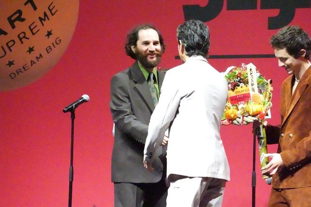 監督、脚本を務めたジョシュ・サフディは窪塚の登場に大興奮