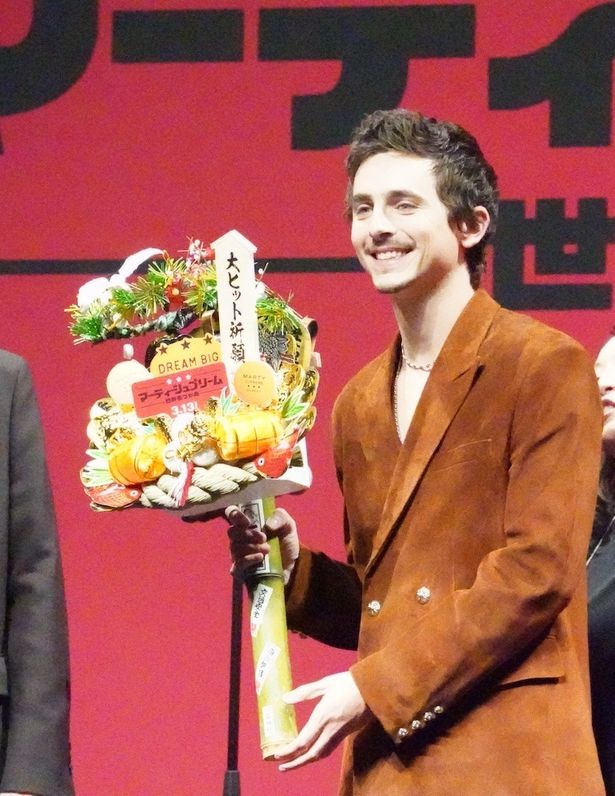 「日本でもヒットするといいな」と語っていた