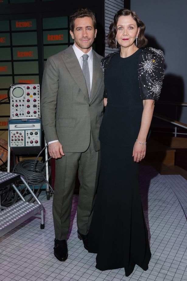 実の姉弟であるマギー・ギレンホール監督とジェイク・ギレンホールの「奇跡の姉弟ツーショット」も！