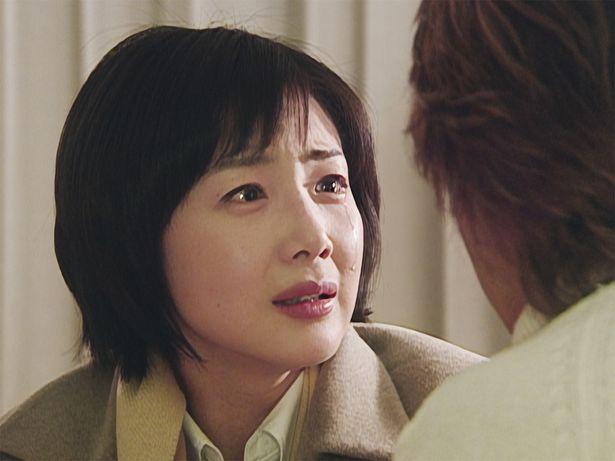 高校時代に突然の交通事故で初恋の人を失ったチェ・ジウ演じるユジン