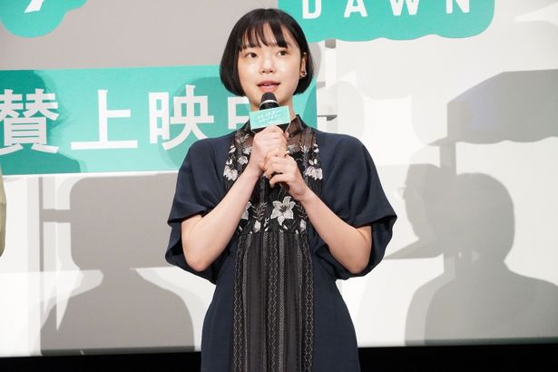 『花緑青が明ける日に』公開記念舞台挨拶の様子