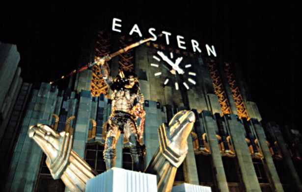 前作では謎に包まれていたプレデターにキャラクター性が追加された(写真は『プレデター2』より)