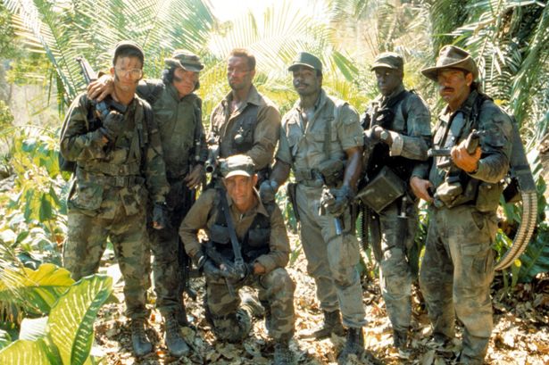 本作に出演したシェーン・ブラック(左)は、第4作『ザ・プレデター』の監督を務める(写真は『プレデター』より)