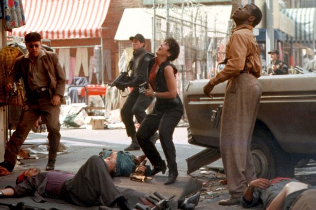 前作の密林とは異なりロサンゼルスが舞台となる(写真は『プレデター2』より)