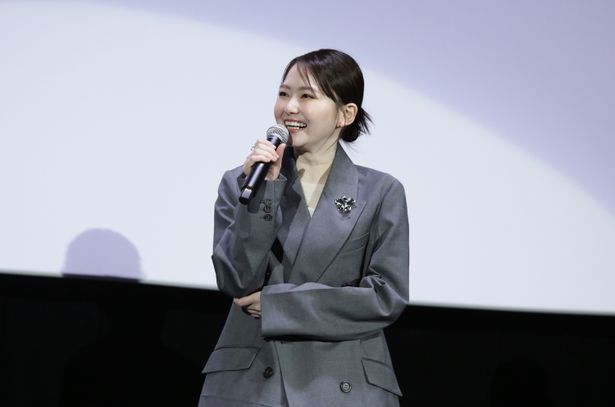 松橋Pからの言葉に、感激しきりの山田杏奈