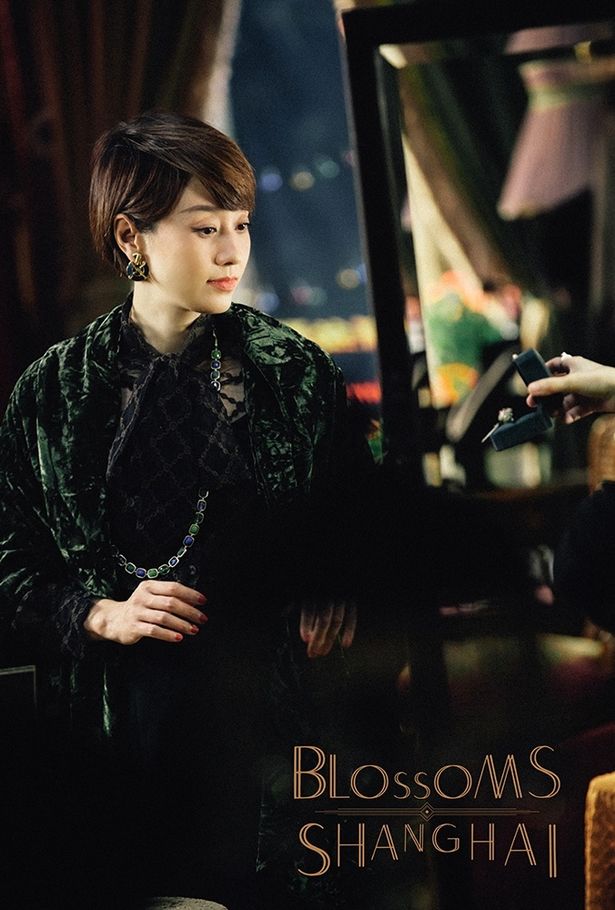 飲食店「夜東京」を営む玲子