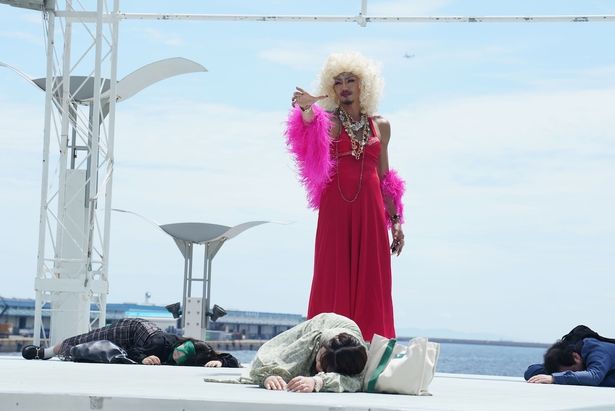 真っ赤なドレスに身を包んだルージュ(岩永洋昭)