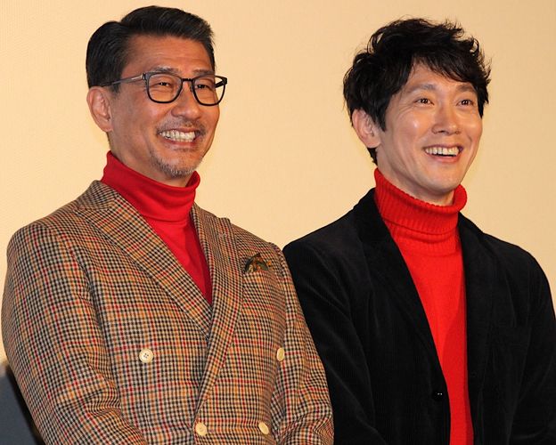 中井貴一＆佐々木蔵之介、仲良く赤タートルかぶる「バディ感が出てよかった」