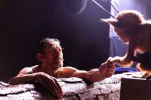 ウィレム・デフォー感動！『OCHI！ -オチ-』実在するかのようなパペットの秘密に迫ったメイキング映像