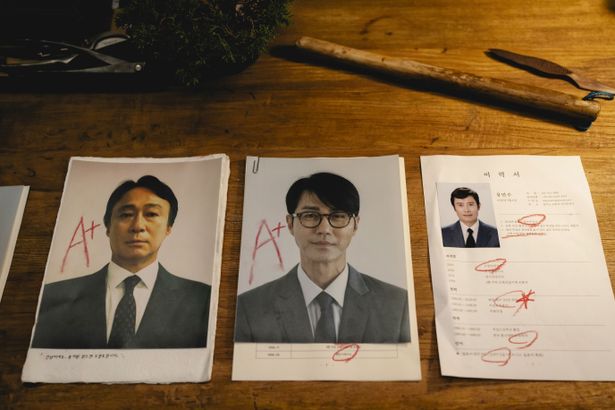 どうしても仕事を手に入れたいマンスが思いついた奇策とは？(『しあわせな選択』)