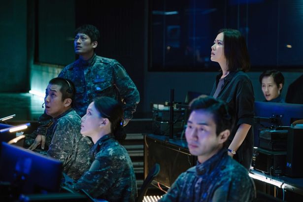 『ザ・ネゴシエーション』では、トラウマに苛まれながら誘拐犯との交渉に臨むチェユンに扮した