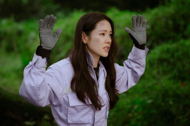 韓国の財閥令嬢と北朝鮮の軍人が織り成す恋愛模様を描き、世界的に大ヒットを記録した「愛の不時着」