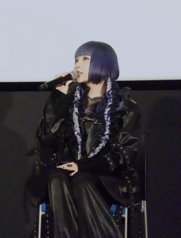 挿入歌を担当したSennaRin