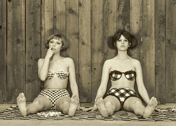 マリエを名乗る2人の女性が主人公