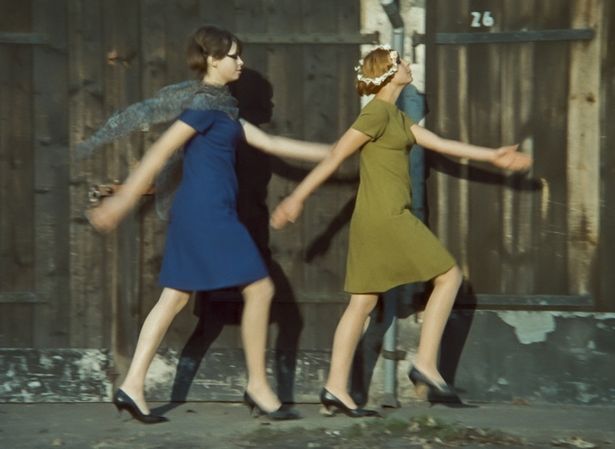 あってないようなストーリーが前衛的な映画テクニックを駆使しながら展開されていく