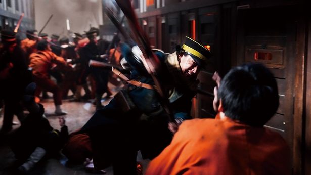 五翼放射状平屋舎房から庁舎、教誨室まで各所で死闘が展開