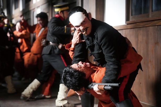 スタジオに監獄内部が完全再現