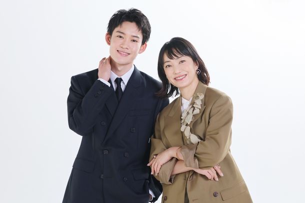 高校生の息子と難病の母を演じた山時聡真＆菅野美穂