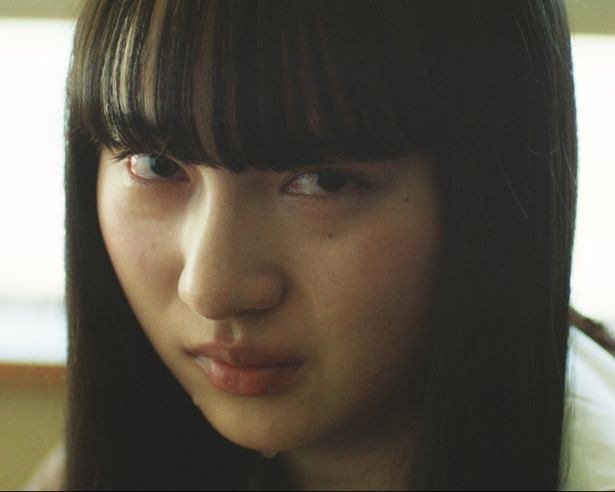 物語のキーパーソン、猫歌役を平澤瑠菜が演じる