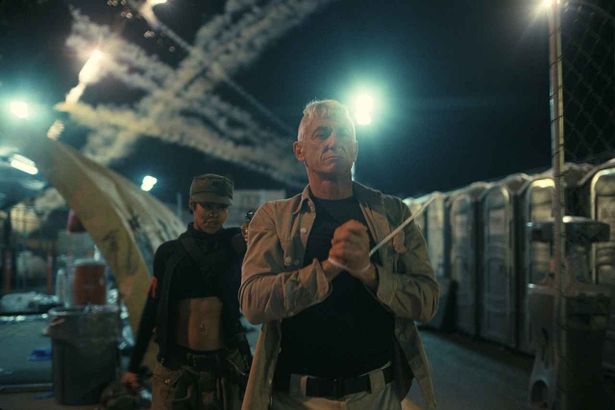 【写真を見る】執念深い変態軍人役ですさまじい怪演を見せたショーン・ペンが助演男優賞を受賞