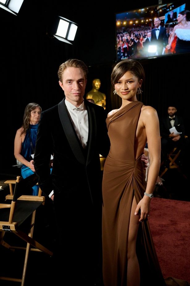 ロバート・パティンソンと登場したゼンデイヤ