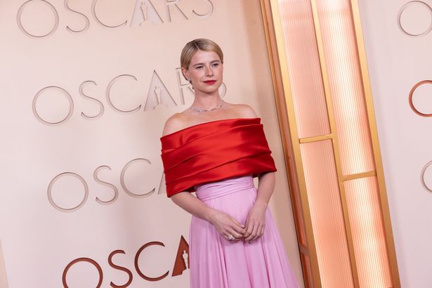 ウィリアム・シェイクスピアの妻で、不思議な力を宿したアグネス・シェイクスピアを演じた