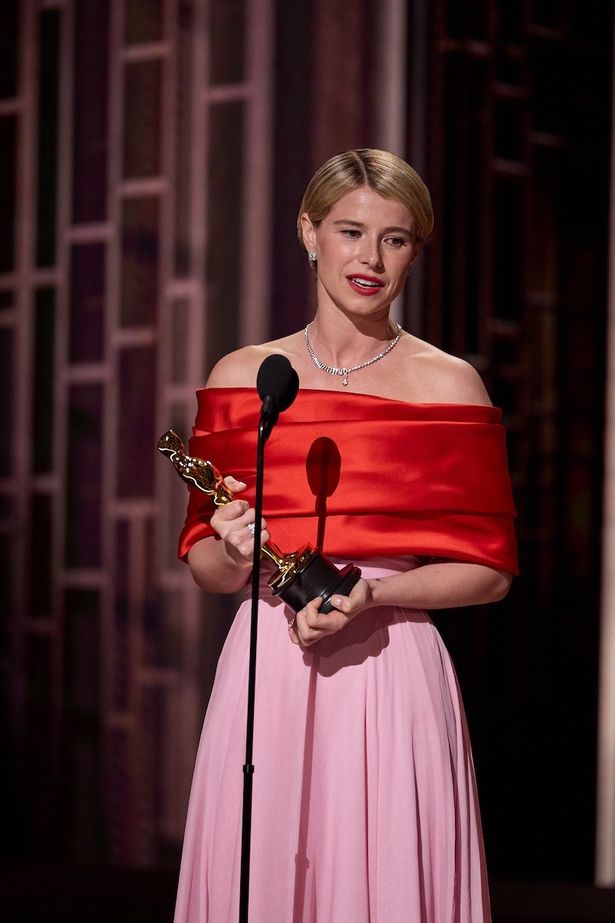 【写真を見る】「素晴らしい母親の魂にこの賞を」監督・原作者・共演者への感謝のスピーチを披露