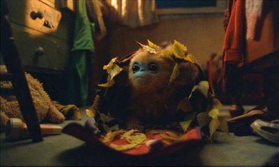 孤独な少女ユーリと不思議な生き物オチの赤ちゃんとの出会い