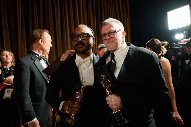 『罪人たち』のライアン・クーグラー監督と健闘を称えあった