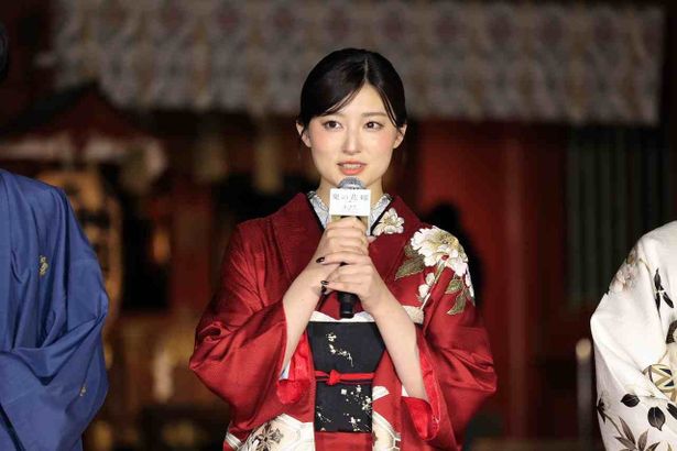 東雲柚子役の吉川愛