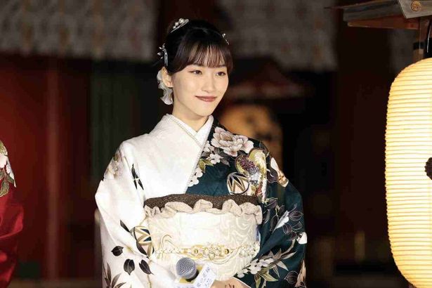 東雲花梨役の片岡凜