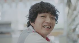 染谷将太が演じるのはコンビニ「エニーマート倉冨町7丁目店」副店長の堺