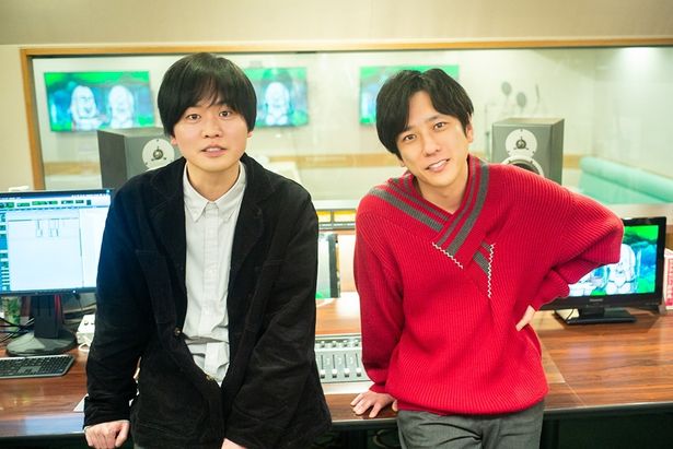 【写真を見る】「おしり前マン」を1人で作り続けている谷口崇監督と映画公開後にゲスト声優として発表された二宮和也