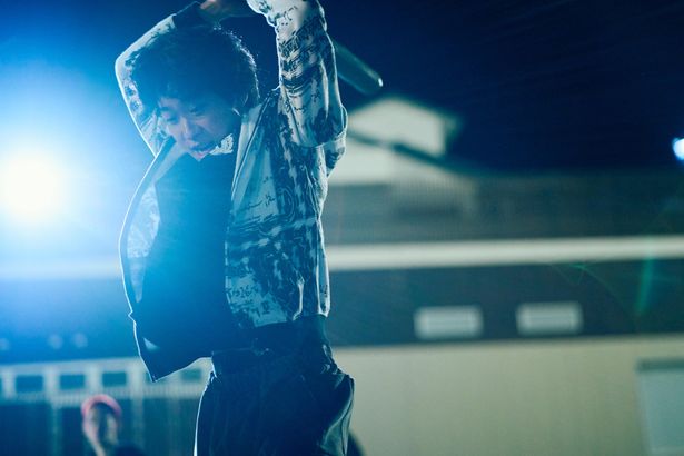 【写真を見る】思い切りバットを振りかぶる姿を捉えたショッキングな一幕も…！