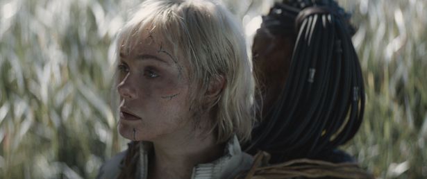 エル・ファニングが演じるのはアンドロイドの少女ティア