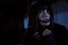 主人公である稔の妻、悠希を加藤千尋が演じる