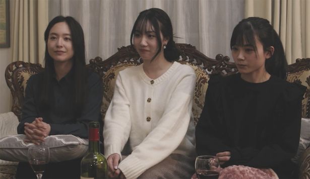 ルーティン制で性生活も共有していることを明かす(『放送禁止 ぼくの3人の妻』)