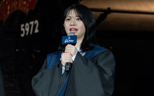 子どものころに父親と一緒に観て、すぐさま魔法の世界に魅了されたのだとか