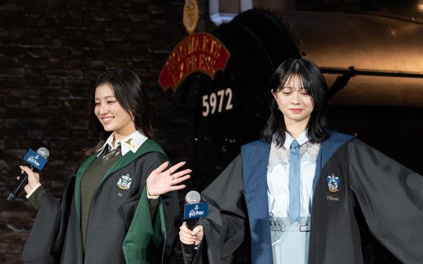 オープニングセレモニーに登場した吉川愛と桜田ひより