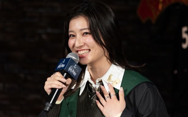 組分け帽子が襟元のアクセントに