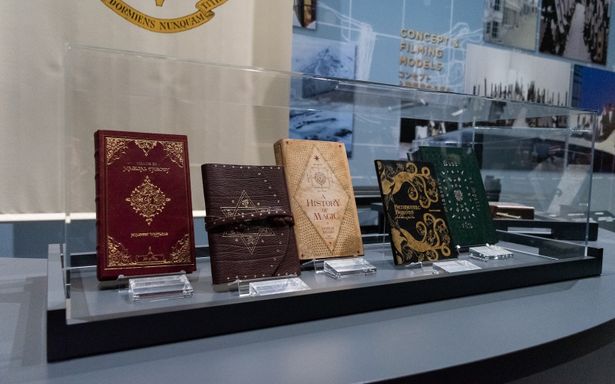 授業で使われる教科書も展示されている