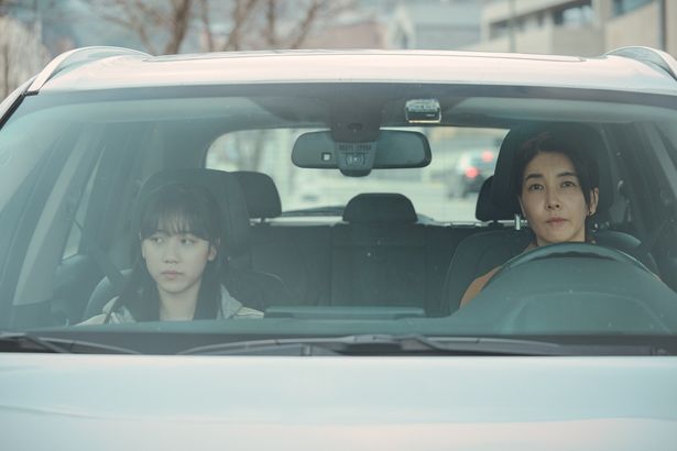 主人公イニョンと、ともに成長していく登場人物たちの姿が明らかになった