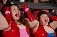 驚異の4DX体験に、おかずクラブの2人が大ハッスル！