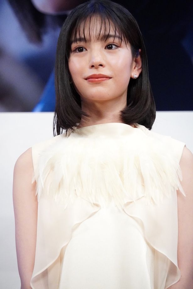 ナズナの学生時代を演じた當真あみ