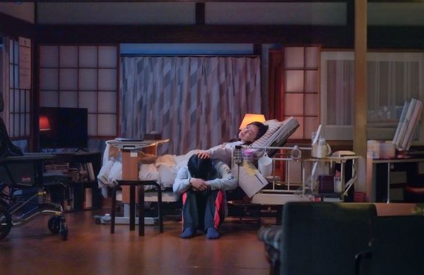 自分の将来と母親に対する責任感の間で苦しむ佑