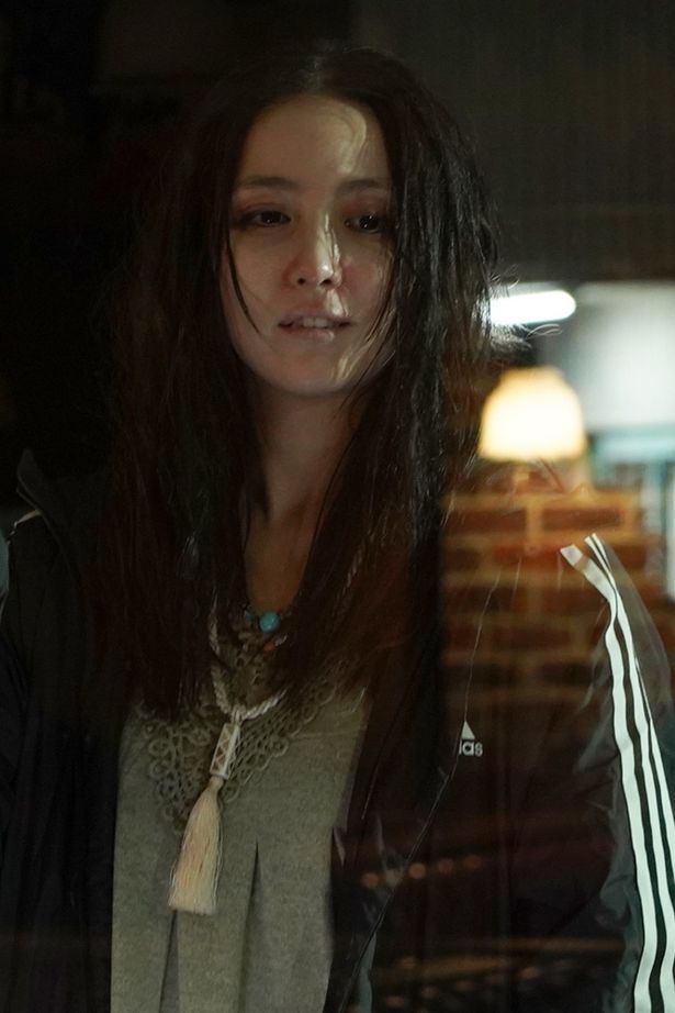 矢口朝子役の石川恋