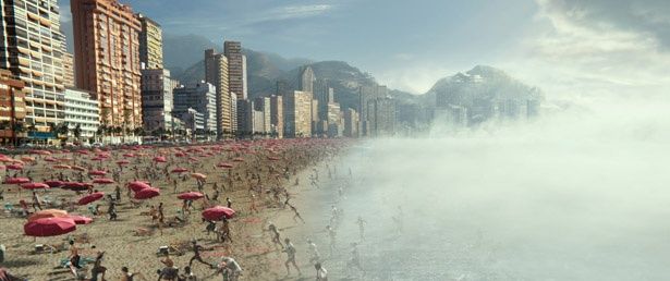 瞬く間に凍り始めた海から逃げ惑う人々(ブラジル・リオデジャネイロ)