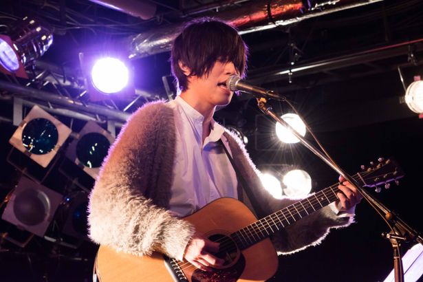 内澤崇仁が主題歌「Joker」をアコースティックアレンジで熱唱！
