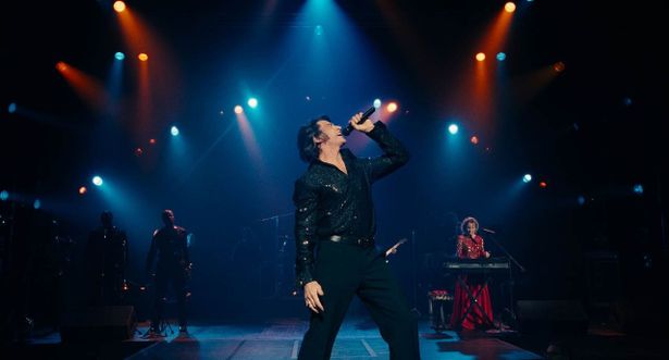 『ソング・サング・ブルー』は4月17日(金)より公開