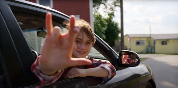 4人家族の中で唯一耳が聞こえる“CODA(ろう者の親を持つ子ども)”の少女役にエミリア・ジョーンズ(『コーダ あいのうた』)